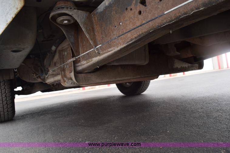 image for item E6133 2008 Chevrolet Express 3500 box truck