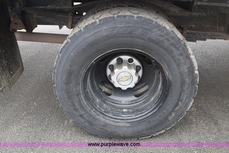 image for item E6133 2008 Chevrolet Express 3500 box truck