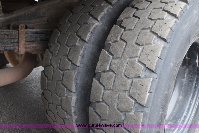 image for item E6133 2008 Chevrolet Express 3500 box truck