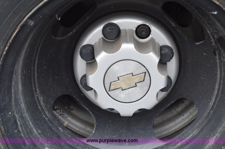 image for item E6133 2008 Chevrolet Express 3500 box truck