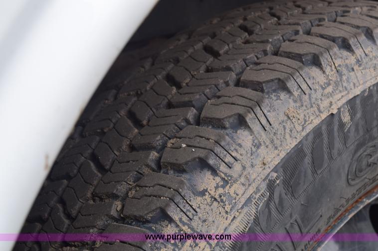 image for item E6133 2008 Chevrolet Express 3500 box truck