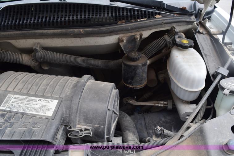 image for item E6133 2008 Chevrolet Express 3500 box truck