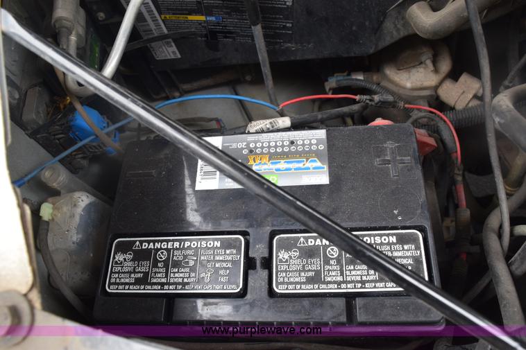 image for item E6133 2008 Chevrolet Express 3500 box truck