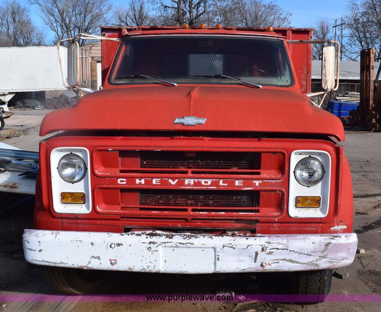 image for item E6137 1972 Chevrolet C60 flatbed dump truck