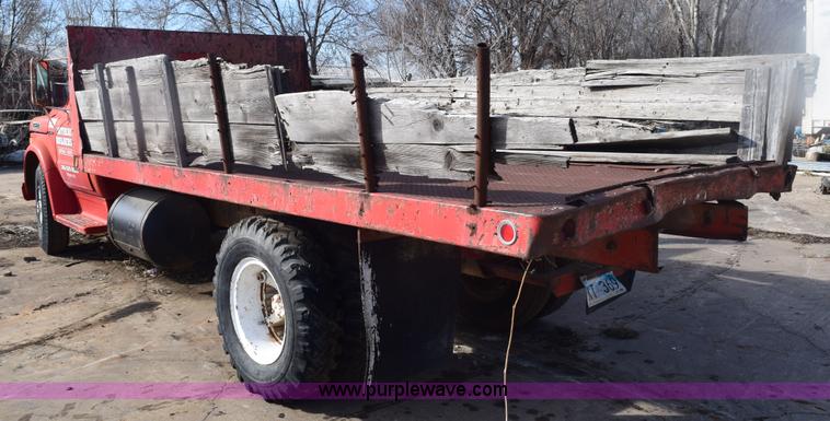 image for item E6137 1972 Chevrolet C60 flatbed dump truck