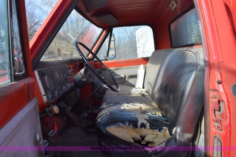 image for item E6137 1972 Chevrolet C60 flatbed dump truck