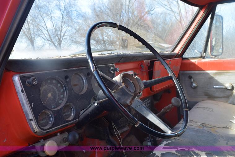 image for item E6137 1972 Chevrolet C60 flatbed dump truck