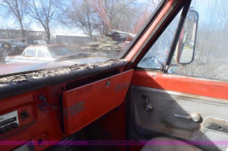 image for item E6137 1972 Chevrolet C60 flatbed dump truck