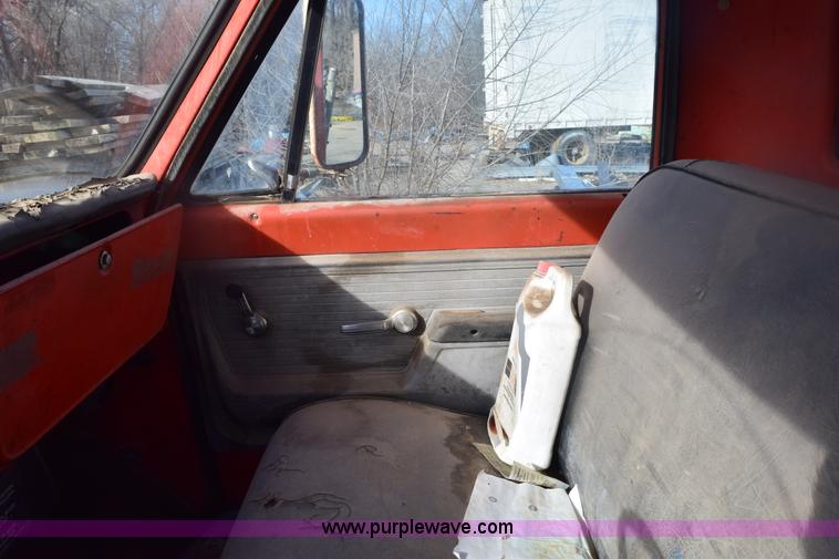 image for item E6137 1972 Chevrolet C60 flatbed dump truck