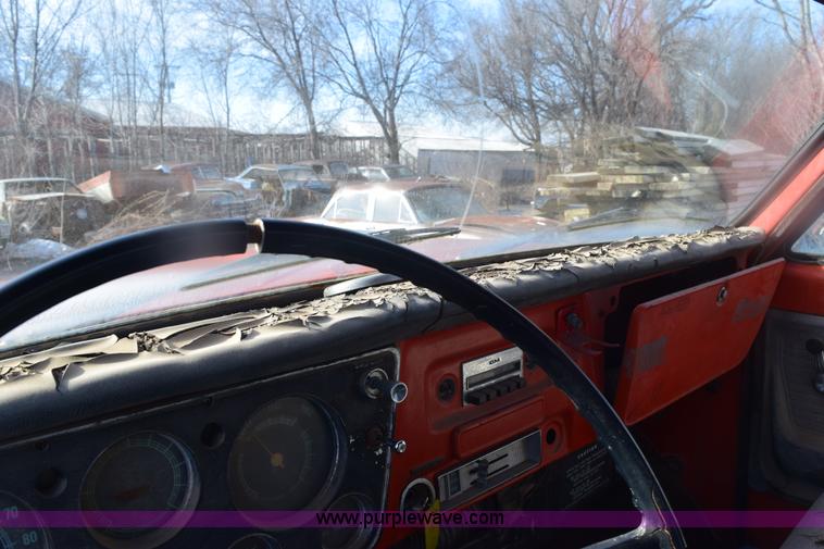 image for item E6137 1972 Chevrolet C60 flatbed dump truck