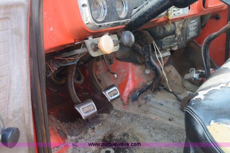 image for item E6137 1972 Chevrolet C60 flatbed dump truck