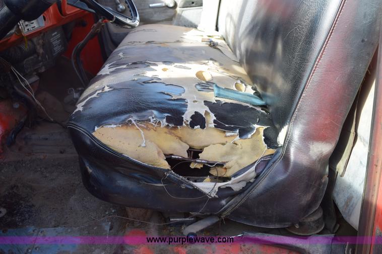 image for item E6137 1972 Chevrolet C60 flatbed dump truck