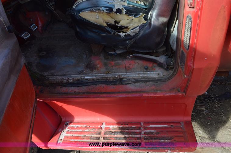 image for item E6137 1972 Chevrolet C60 flatbed dump truck