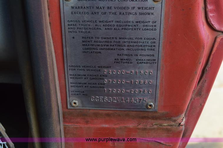 image for item E6137 1972 Chevrolet C60 flatbed dump truck