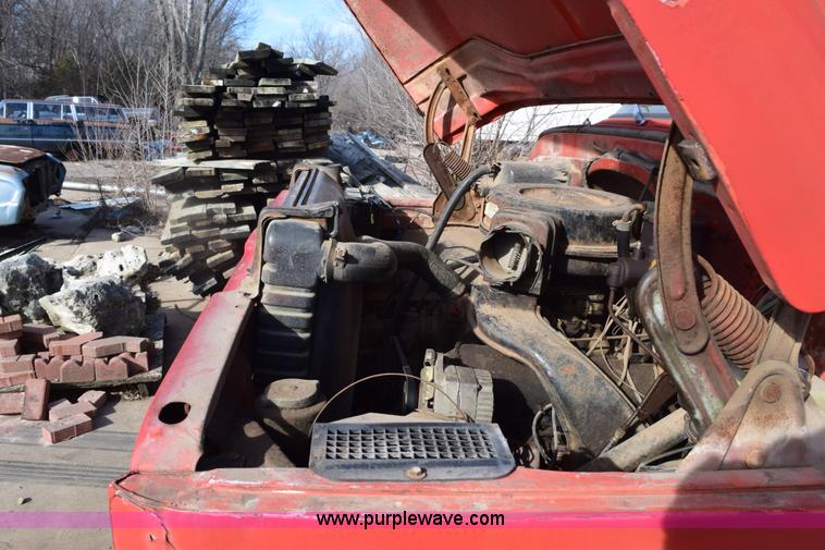 image for item E6137 1972 Chevrolet C60 flatbed dump truck