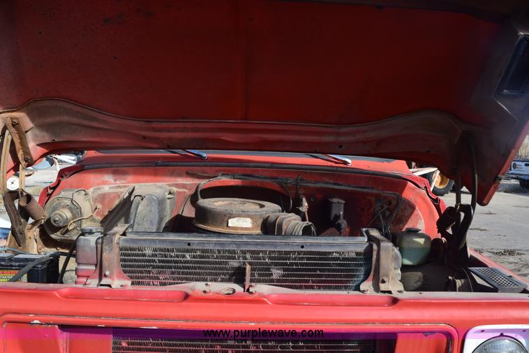 image for item E6137 1972 Chevrolet C60 flatbed dump truck