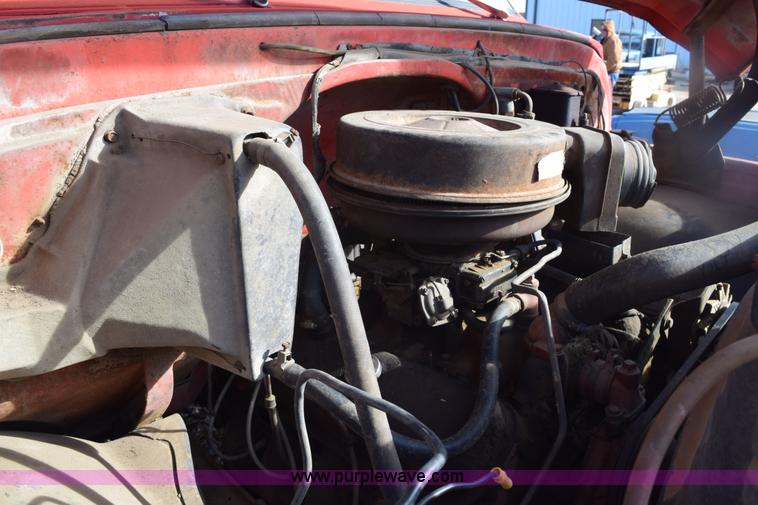 image for item E6137 1972 Chevrolet C60 flatbed dump truck