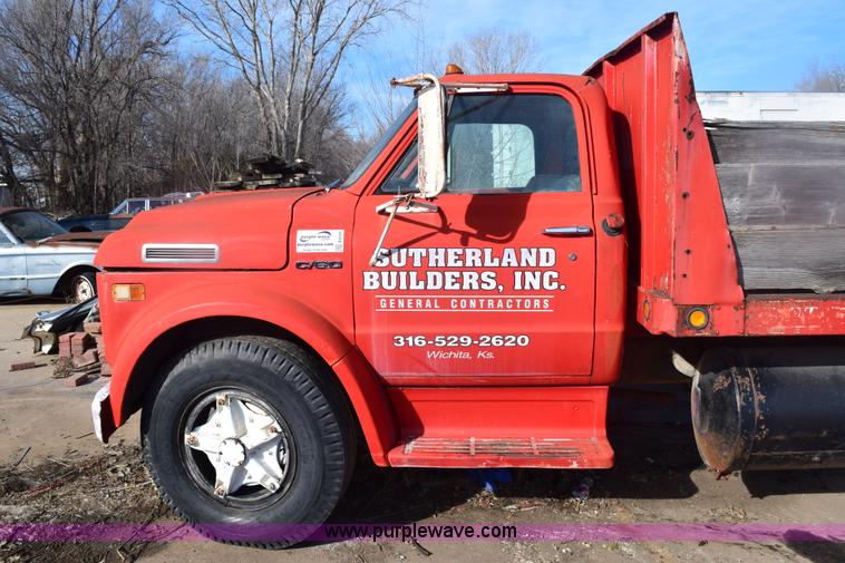 image for item E6137 1972 Chevrolet C60 flatbed dump truck