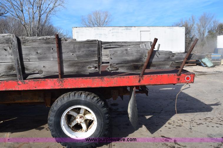 image for item E6137 1972 Chevrolet C60 flatbed dump truck