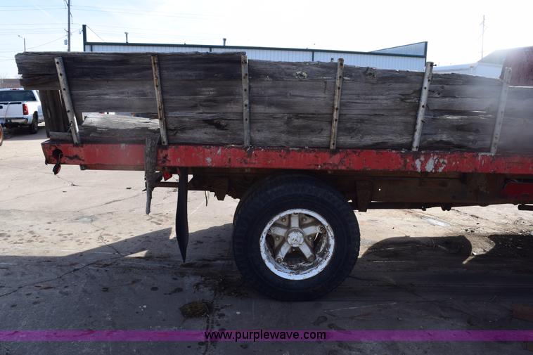 image for item E6137 1972 Chevrolet C60 flatbed dump truck