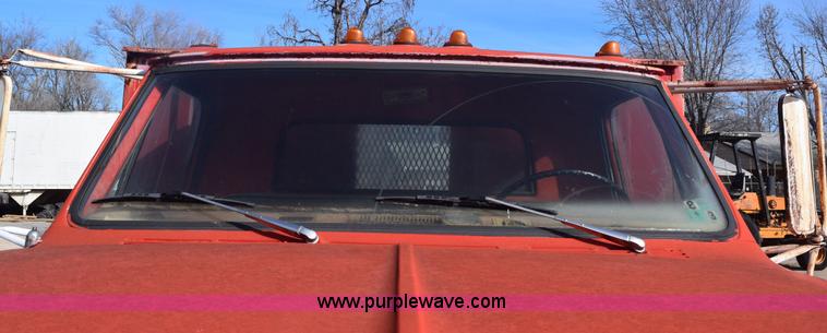 image for item E6137 1972 Chevrolet C60 flatbed dump truck