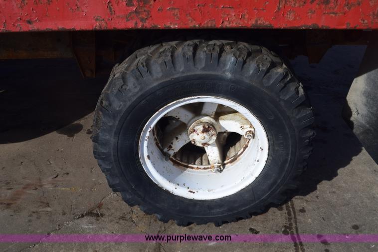 image for item E6137 1972 Chevrolet C60 flatbed dump truck