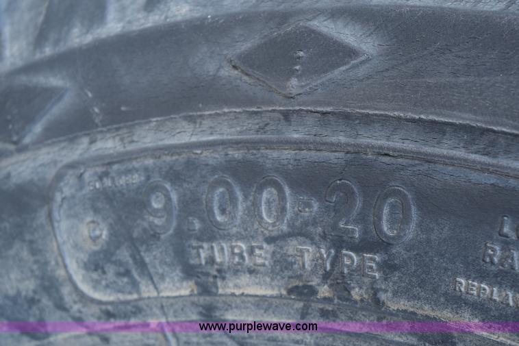 image for item E6137 1972 Chevrolet C60 flatbed dump truck