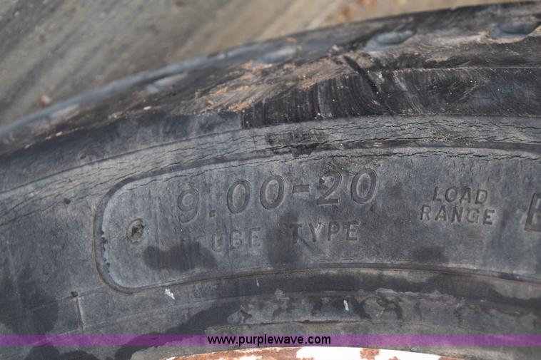 image for item E6137 1972 Chevrolet C60 flatbed dump truck