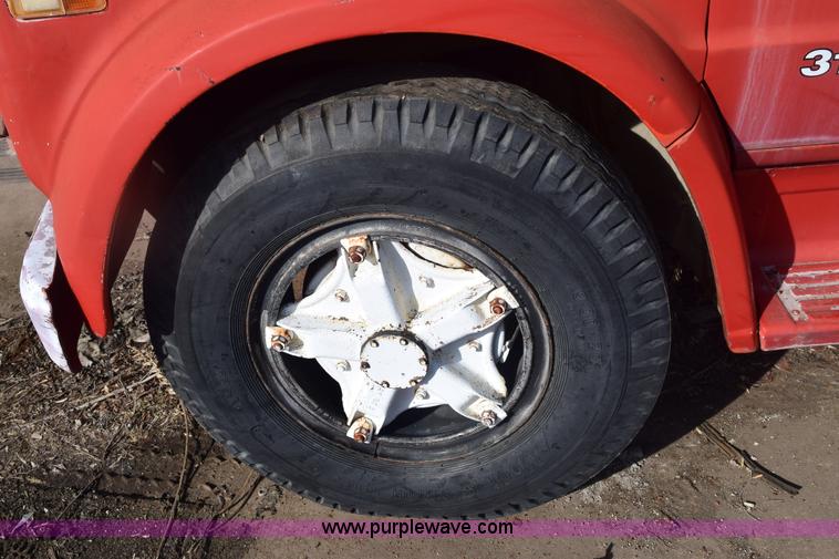 image for item E6137 1972 Chevrolet C60 flatbed dump truck