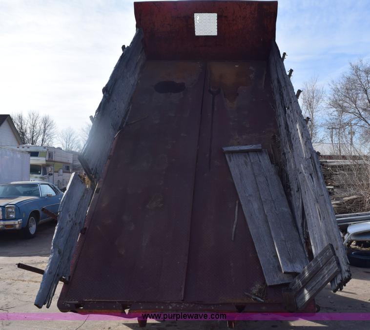 image for item E6137 1972 Chevrolet C60 flatbed dump truck