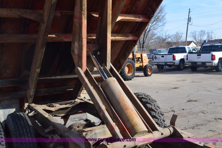 image for item E6137 1972 Chevrolet C60 flatbed dump truck
