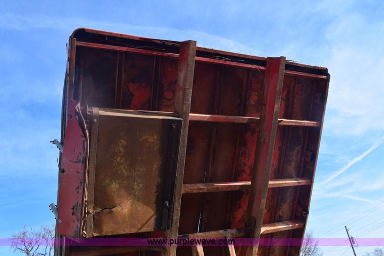 image for item E6137 1972 Chevrolet C60 flatbed dump truck