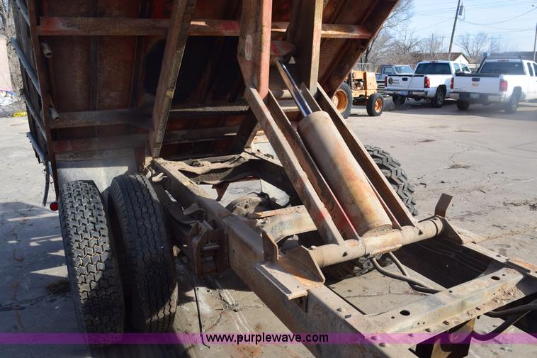 image for item E6137 1972 Chevrolet C60 flatbed dump truck