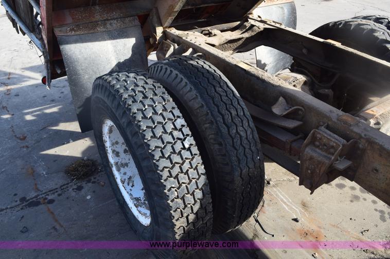 image for item E6137 1972 Chevrolet C60 flatbed dump truck