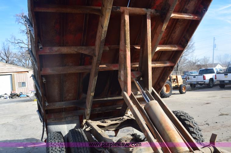 image for item E6137 1972 Chevrolet C60 flatbed dump truck