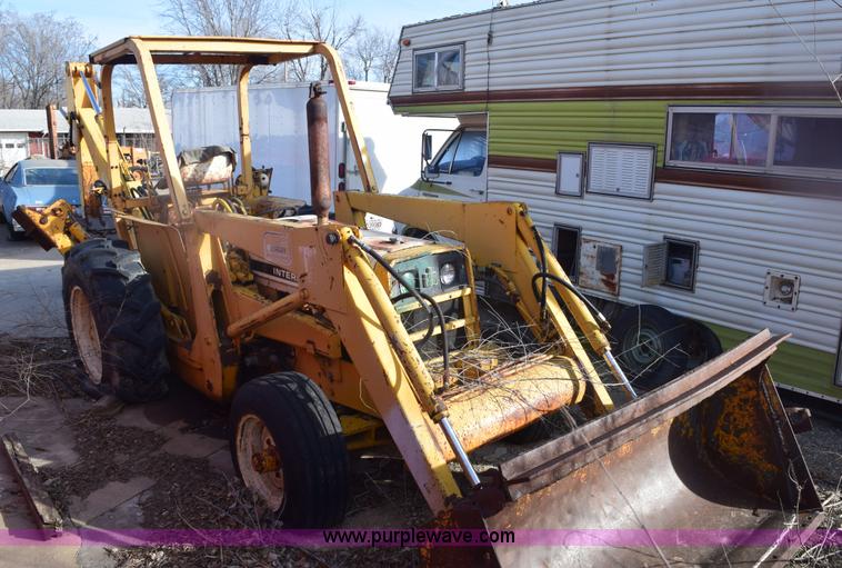 image for item E6138 1975 International I2412-B Series B backhoe
