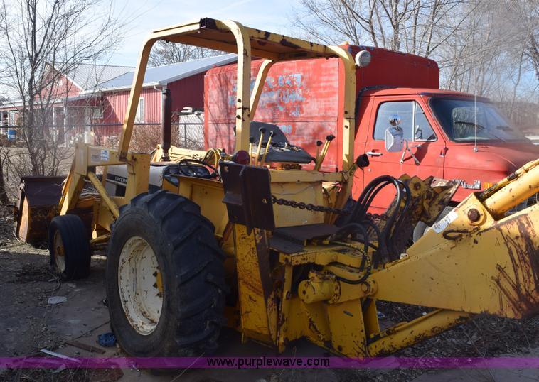 image for item E6138 1975 International I2412-B Series B backhoe