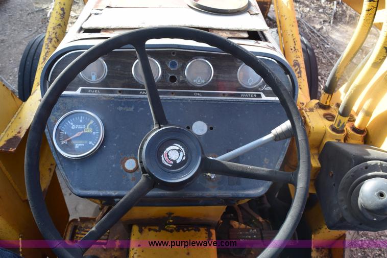 image for item E6138 1975 International I2412-B Series B backhoe