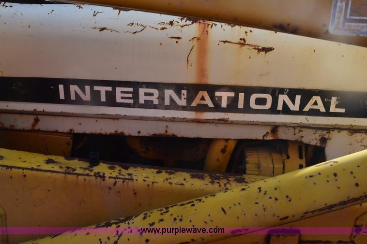 image for item E6138 1975 International I2412-B Series B backhoe