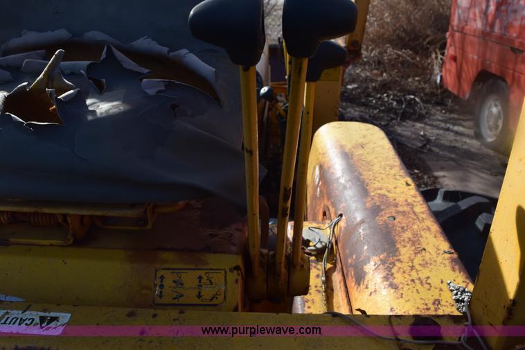 image for item E6138 1975 International I2412-B Series B backhoe