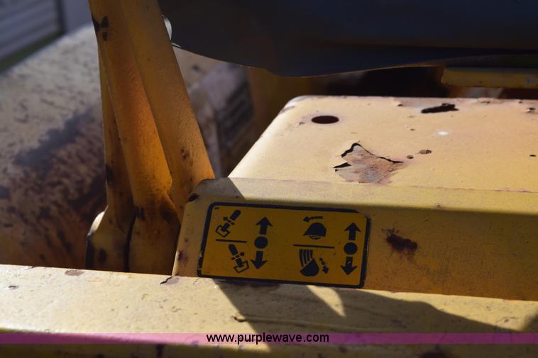 image for item E6138 1975 International I2412-B Series B backhoe