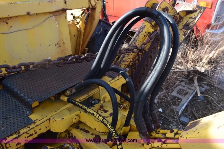 image for item E6138 1975 International I2412-B Series B backhoe
