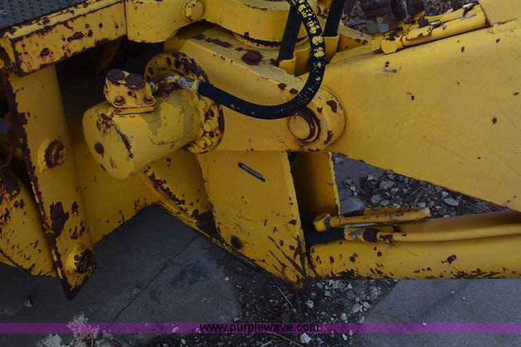 image for item E6138 1975 International I2412-B Series B backhoe