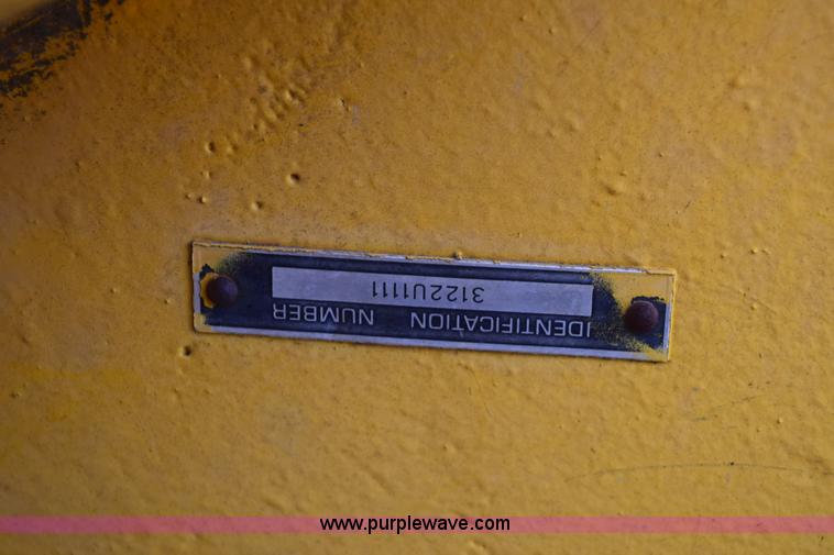 image for item E6138 1975 International I2412-B Series B backhoe