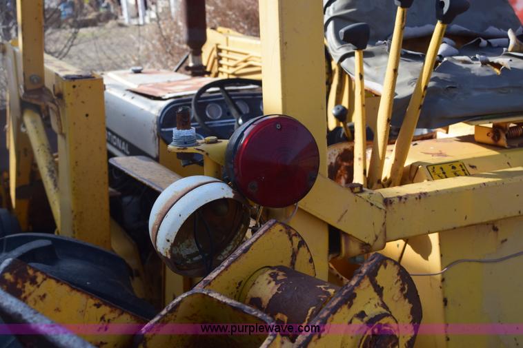 image for item E6138 1975 International I2412-B Series B backhoe