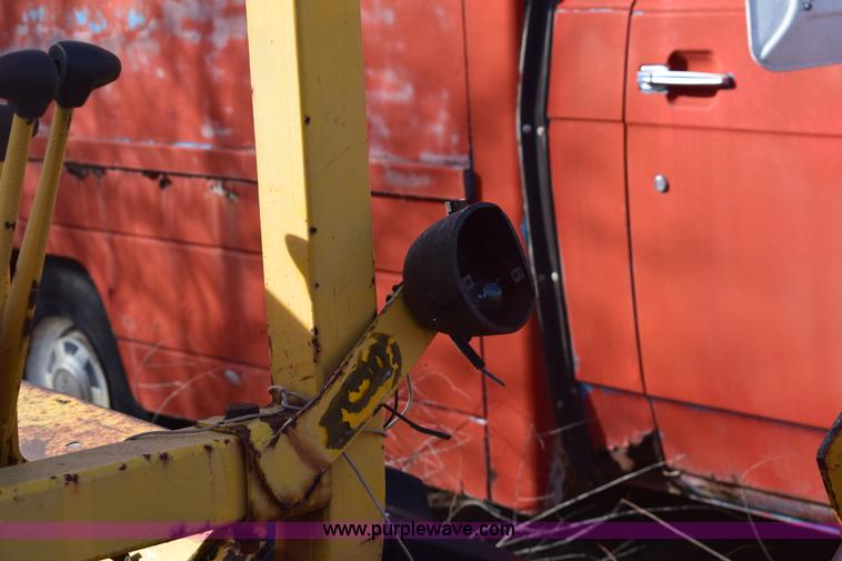 image for item E6138 1975 International I2412-B Series B backhoe