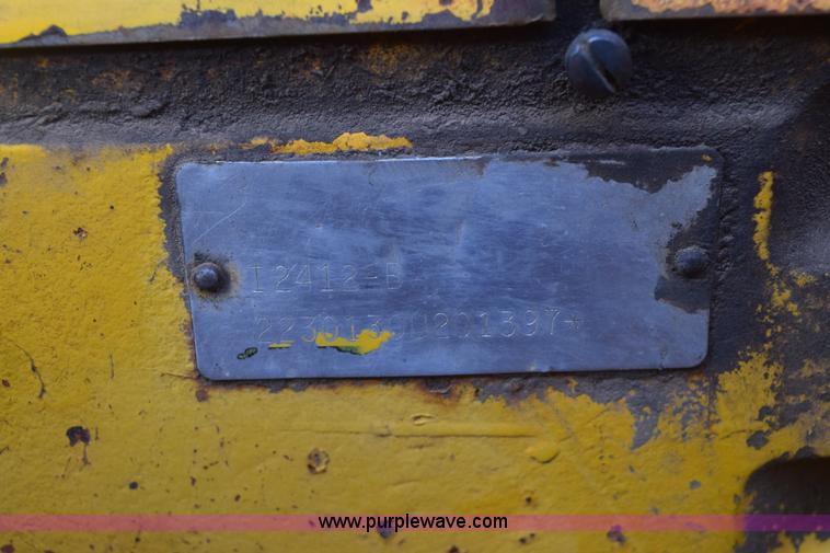 image for item E6138 1975 International I2412-B Series B backhoe