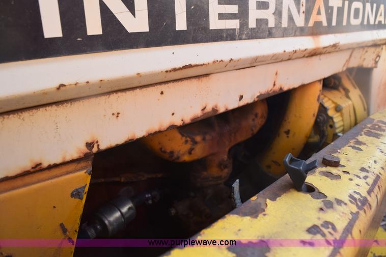 image for item E6138 1975 International I2412-B Series B backhoe
