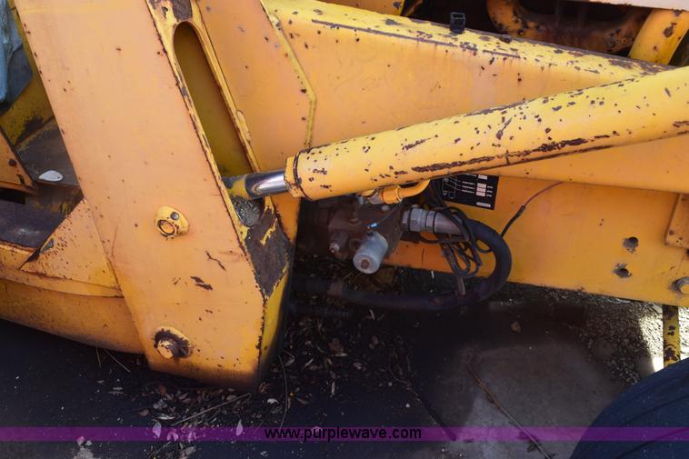 image for item E6138 1975 International I2412-B Series B backhoe