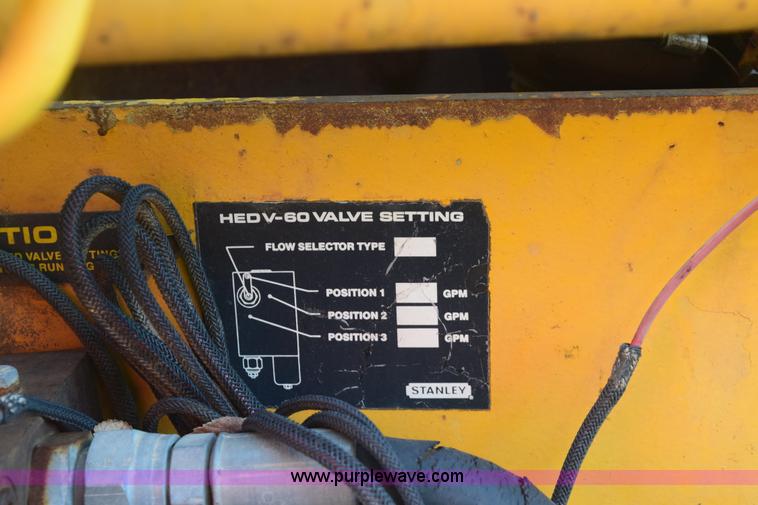 image for item E6138 1975 International I2412-B Series B backhoe